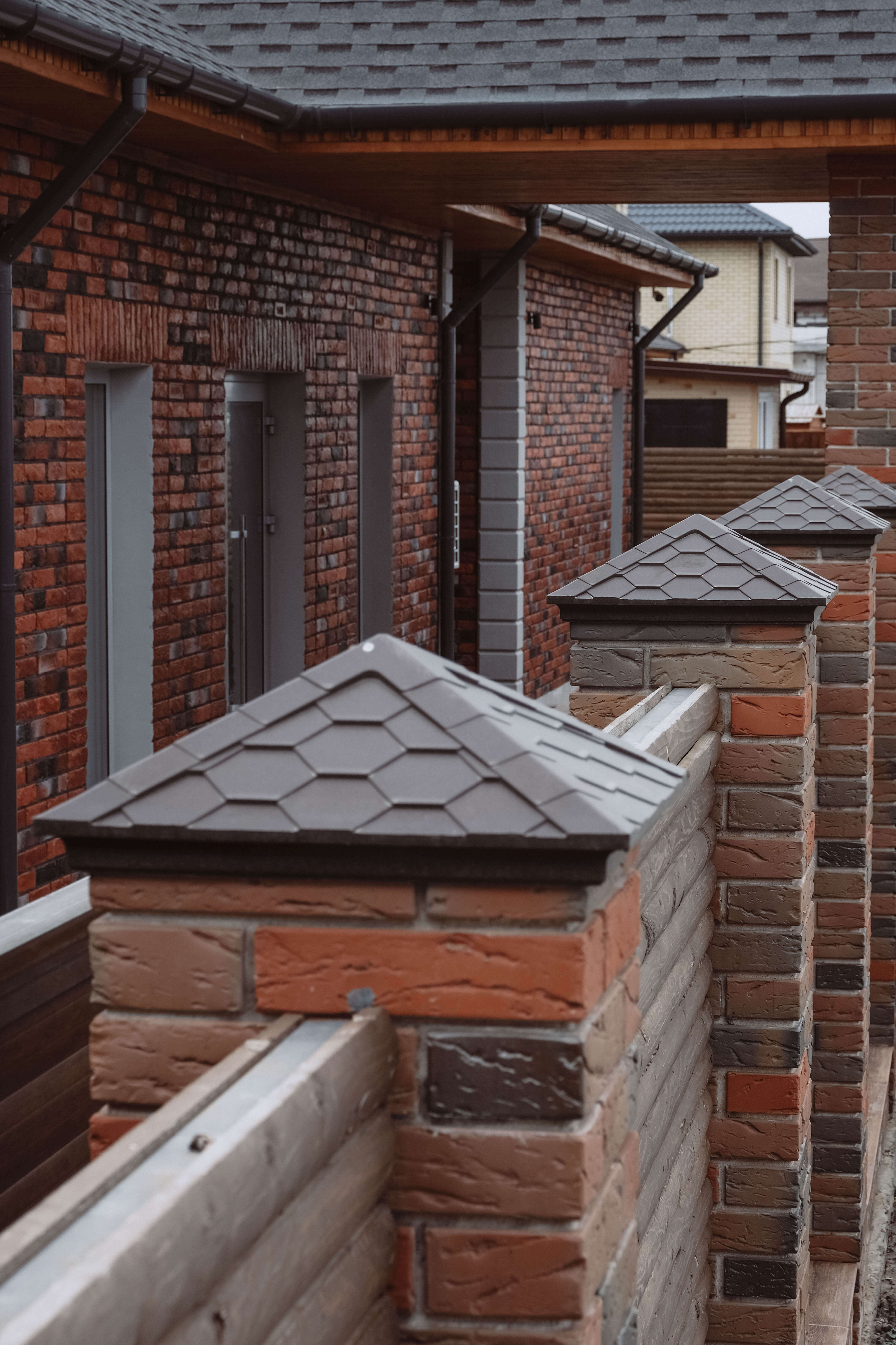 Колпак Zking Эверест Коричневый на столб 1.5х1.5 кирпича (390х390мм) в Камышине фото