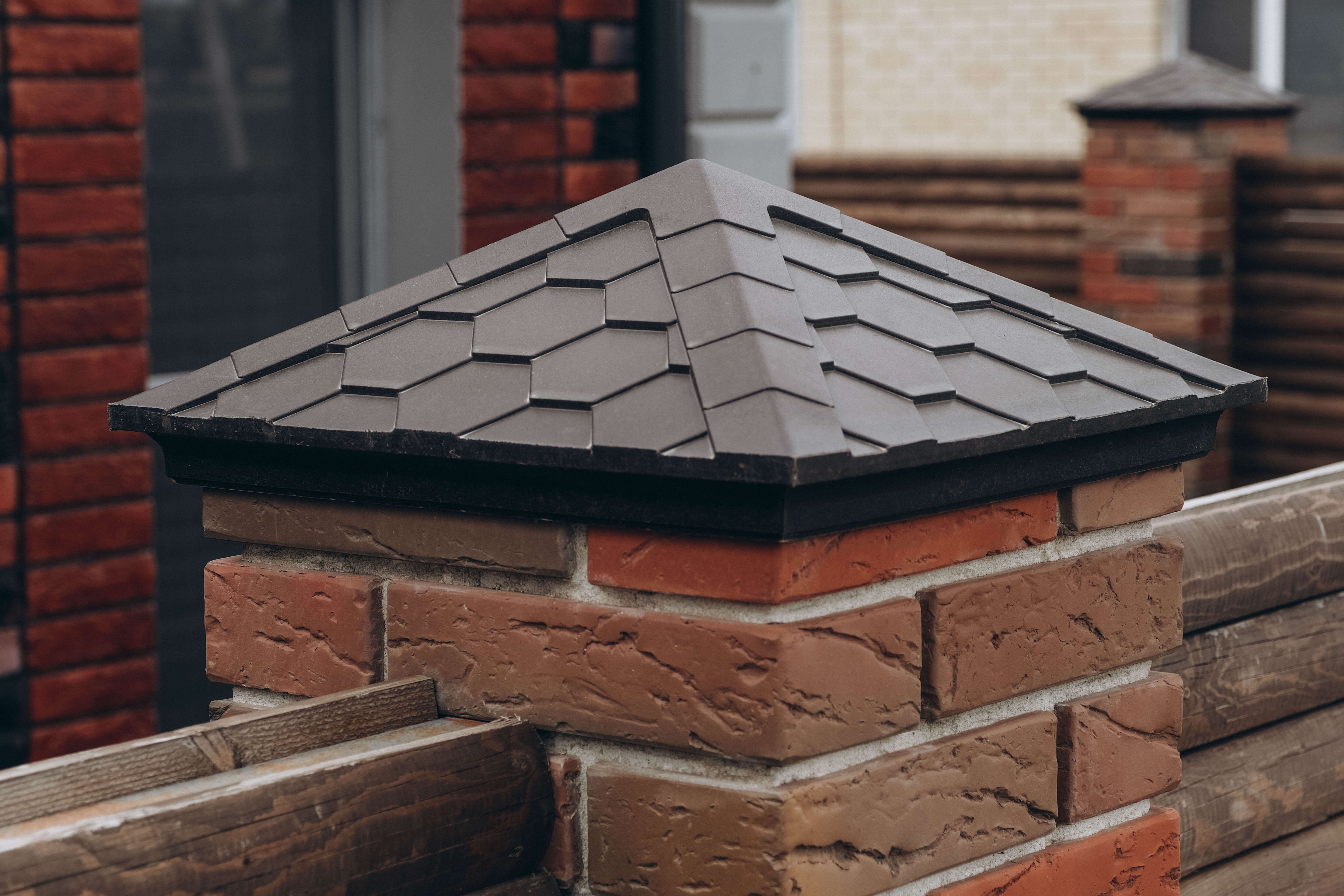 Колпак Zking Эверест Коричневый на столб 1.5х1.5 кирпича (390х390мм) в Камышине фото